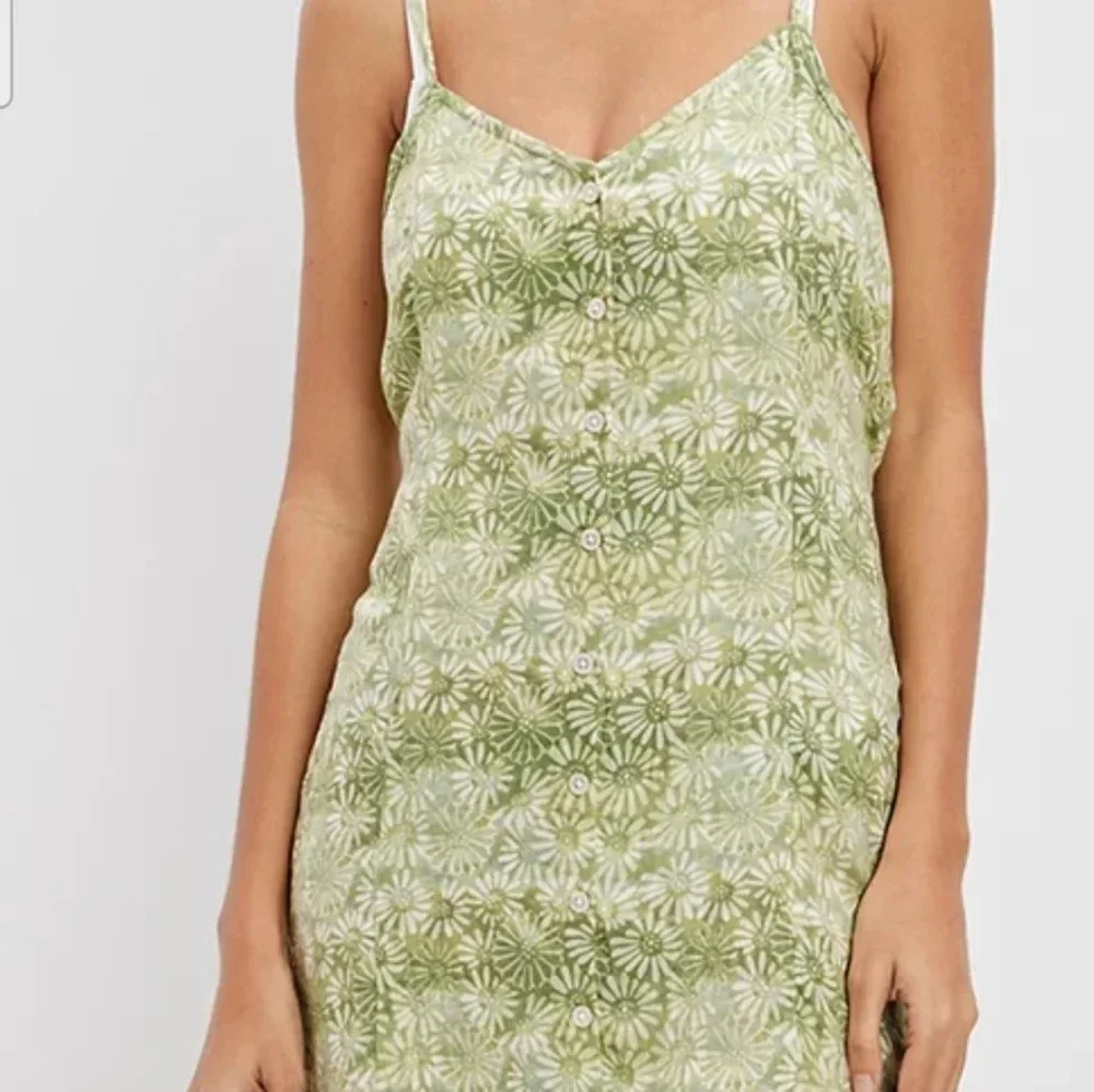 AMERICAN EAGLE Floral Button-Front V-Neck Mini Dress. Green. XS. NWT - Picture 4 of 13